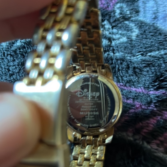 DISNEY MICKEY MOUSE WOMENS WATCH - Picture 9 of 12